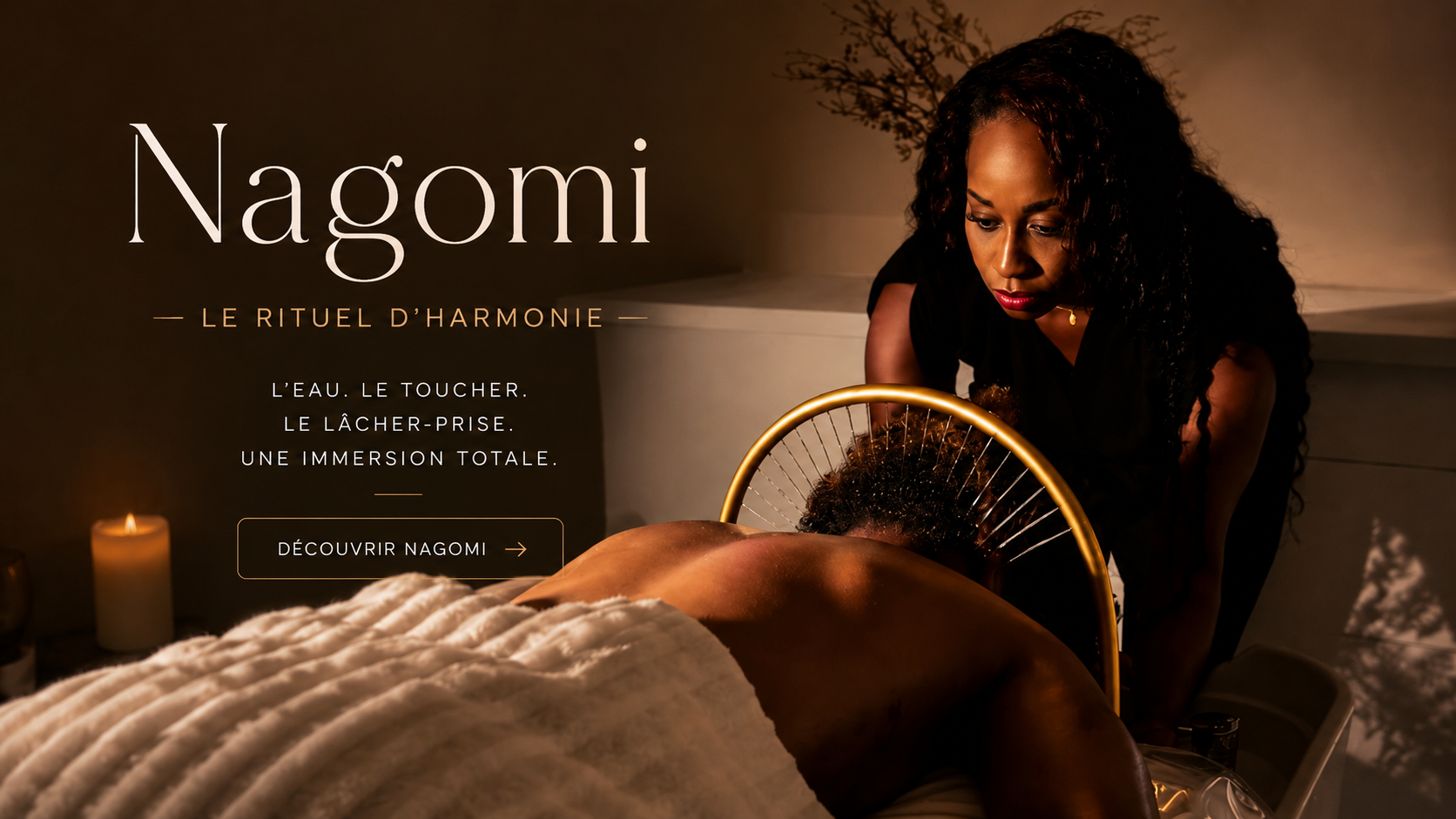 Femme relaxée, entourée de plantes, recevant un soin de bien-être.
